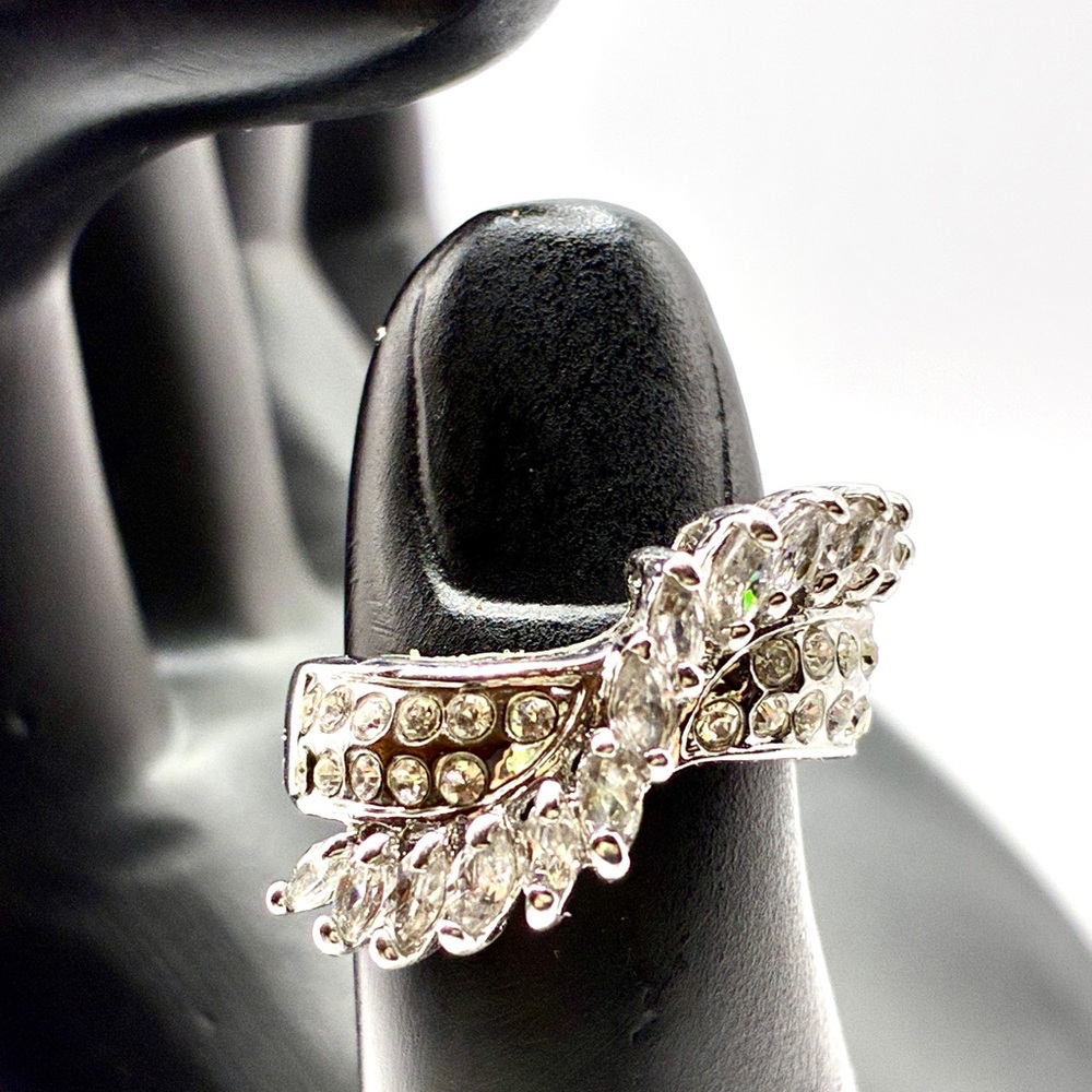 Vintage Marquise & Channel Set Cubic Zirconia Ring in a Silver Tone Size 6.0